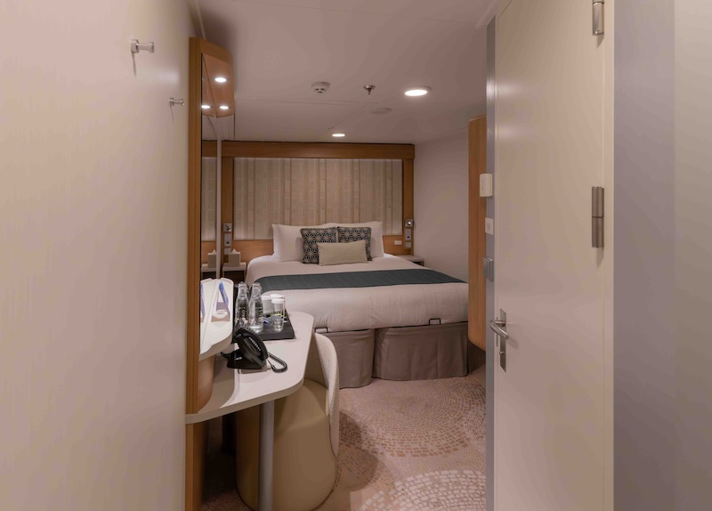Aroya Cruise inside cabin